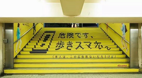 這個系列廣告有多組樣式，發(fā)揮一手吐槽功夫。