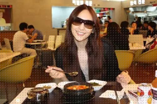 明星旅行糗事一籮筐 總有一個(gè)萌到你！