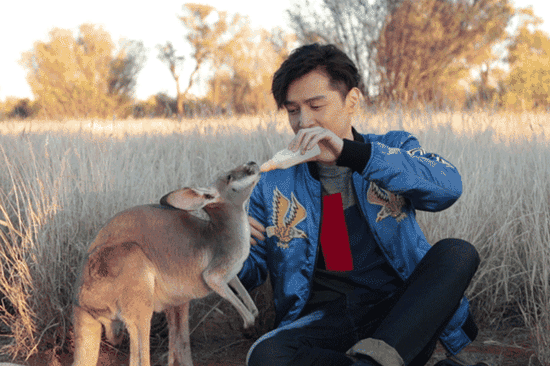 乖哦，慢慢吃~