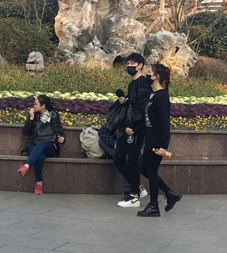 馮紹峰林允同看演唱會(huì) 馮紹峰林允同看演唱會(huì)