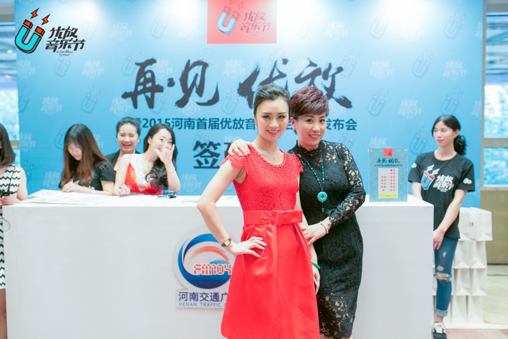 貼心的南方姐姐和美女主播小佩，海洋是不是每天都要流口水呀！