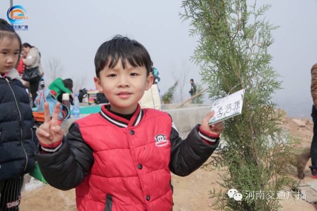 耶！你看，這是我種下的小樹苗！