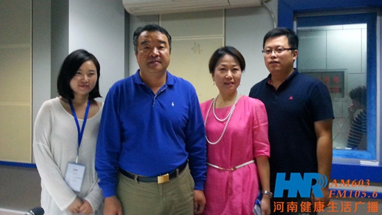 苗雨露與《民生第一線(xiàn)》節(jié)目工作人員