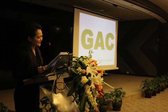 發(fā)布會開始，教育廣播女主播子楊現場主持