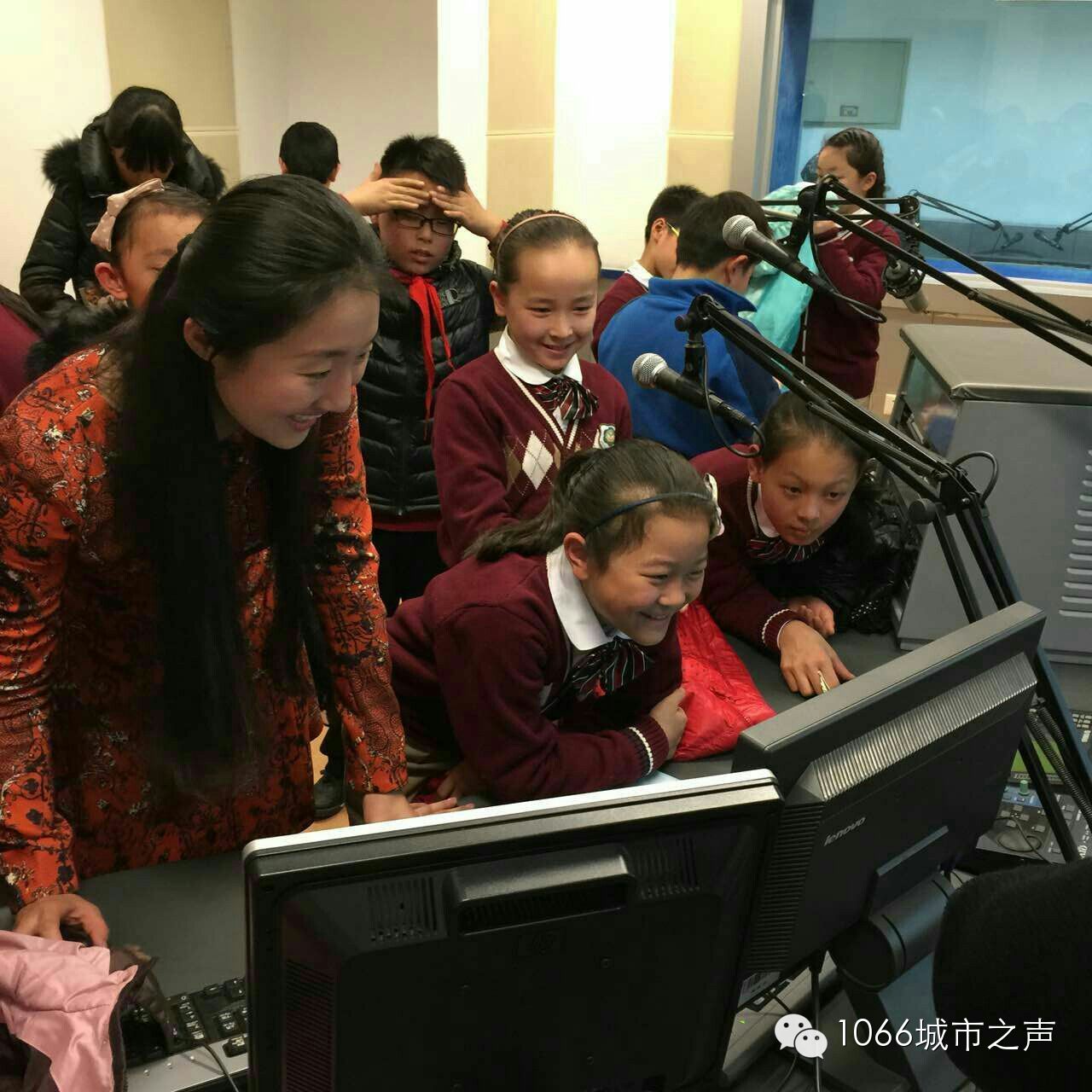 “好激動，好激動”！天天上學、放學都從廣播大廈經(jīng)過，今天終于進來了！