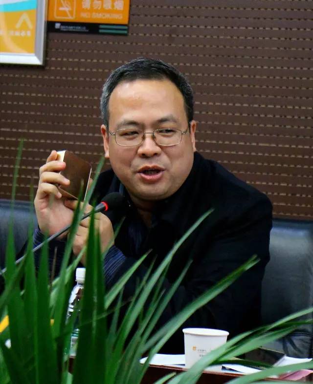 看看上面這位，就是我們1066最紅的男人——付總。