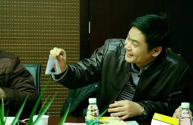 孫躍青 鄭州市公交公司車長，首屆河南十大影響力公職人員獲獎?wù)? oldsrc=