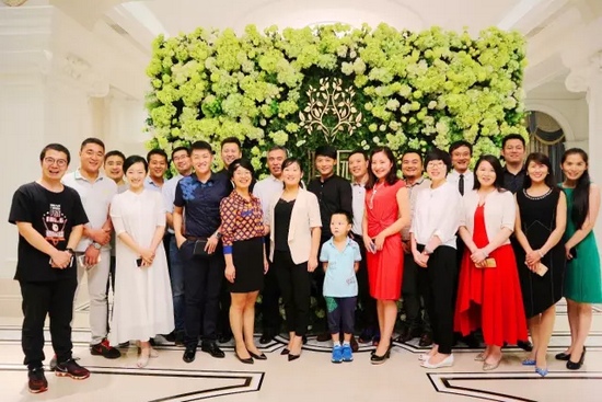 期待的時(shí)候，總是很長，相聚的時(shí)候，總是很短。