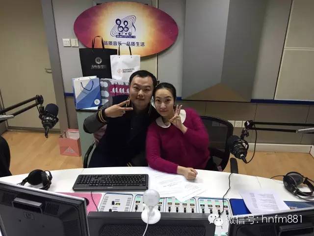 DJ子恒和小糖首先給我們送上祝福咯！