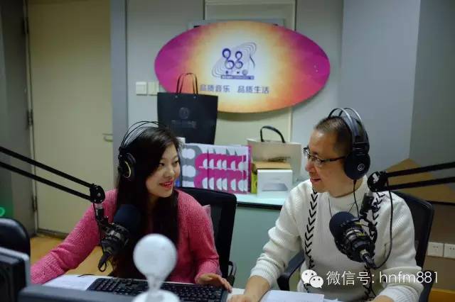 新聞先生凱文和新聞小姐李江也陪伴大家一同跨年！