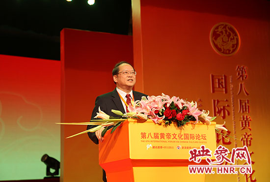 臺(tái)灣大學(xué)哲學(xué)系教授、美國耶魯大學(xué)哲學(xué)博士傅佩榮做演講