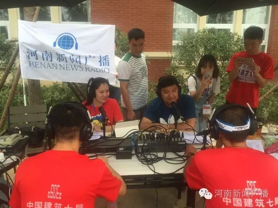 直播間被圍觀群眾包圍啦，是不是沒(méi)有看過(guò)我們的直播？