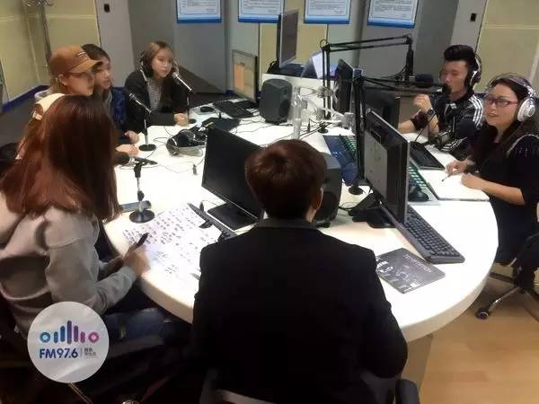 正式直播的時候，美少女們都非常認真哦！