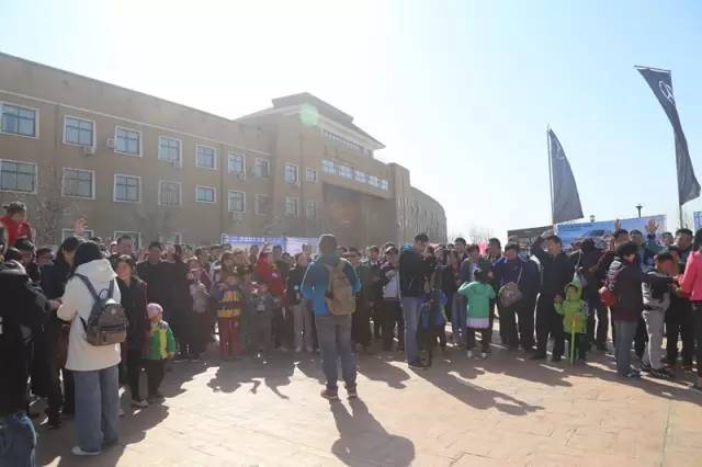 主持人胖達帶領魚油們進行抽獎環(huán)節(jié)，禮物大大滴呦！