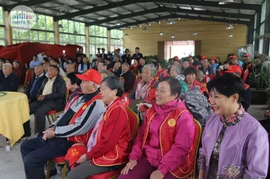 臺(tái)上展風(fēng)采，臺(tái)下笑開懷