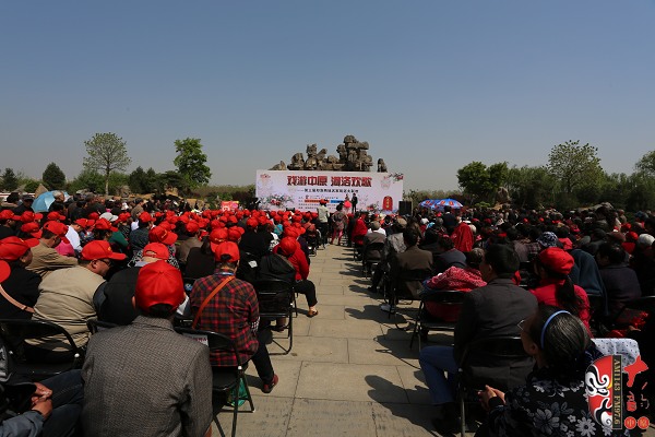 現(xiàn)場(chǎng)坐滿了來(lái)自鄭州、洛陽(yáng)以及洛陽(yáng)周邊縣市的戲迷朋友