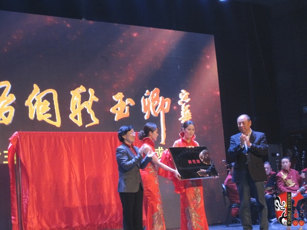 省委組織部副部長(zhǎng)、人力資源和社會(huì)保障廳廳長(zhǎng)楊盛道，省文化廳廳長(zhǎng)楊麗萍為玉卿戲曲音樂(lè)藝術(shù)研究院揭牌