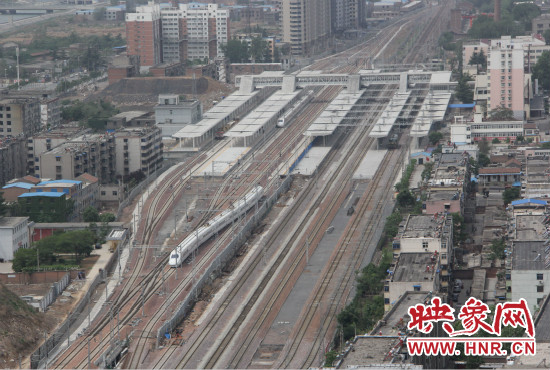 本次運行試驗由2列CRH2A型動車組擔當，計劃試驗速度為每小時200公里。