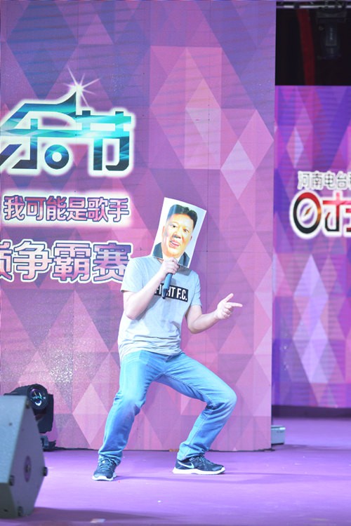 不過隨后的阿強(qiáng)老師現(xiàn)場(chǎng)傳授RAP教程，同樣不遜于老楊呢??！