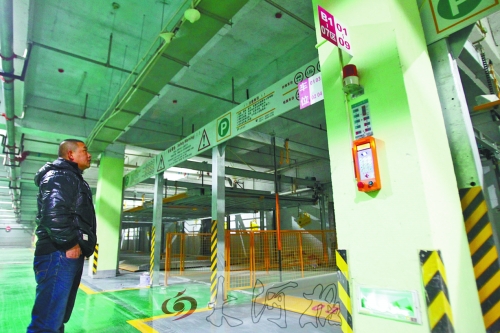 翰林世家小區(qū)的地下車(chē)庫(kù)，一層改造成兩層，可多停放50輛車(chē)。