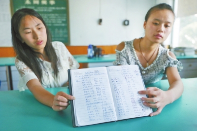 劉龔帶的2012屆畢業(yè)生一天就募捐了5000多元，并一一登記