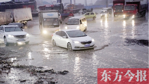 鄭州南四環(huán)柴郭轉(zhuǎn)盤南500米處的“泥坑”，