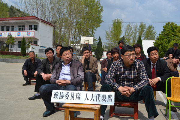 正在旁聽的人大代表和政協(xié)委員 正在旁聽的人大代表和政協(xié)委員