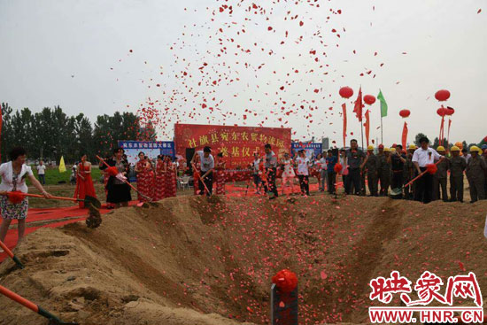 社旗縣宛東農(nóng)貿(mào)物流園奠基儀式現(xiàn)場(chǎng) 社旗縣宛東農(nóng)貿(mào)物流園奠基儀式現(xiàn)場(chǎng)