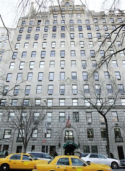 　　2005年，兩人以4400萬美元購入紐約市一套豪宅，裝修花了5000萬。