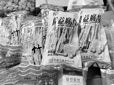 內(nèi)黃腐竹含吊白塊被曝光后，市場上內(nèi)黃產(chǎn)腐竹難覓蹤跡。攤主所售產(chǎn)品大多出自河南許昌和河北保定