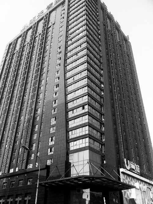 記者按照公開地址在鄭州一處寫字樓尋找一家軟件公司，一無所獲。