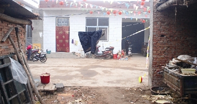 辦喜事扯的彩條還沒有褪色，這個農家小院就發(fā)生了慘案。