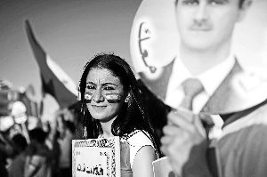 1日，土耳其民眾游行支持巴沙爾政權(quán)。新華社發(fā)