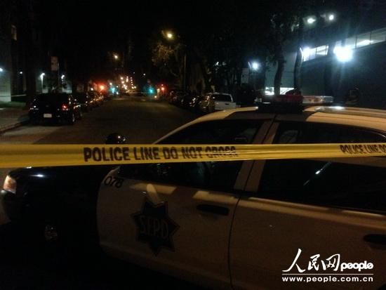 縱火案件發(fā)生在1月1日晚9時(shí)25分，舊金山當(dāng)?shù)鼐胶拖绬T幾分鐘內(nèi)趕到事故現(xiàn)場，并迅速撲滅了火情。記者1日晚趕到現(xiàn)場時(shí)，領(lǐng)館正門所在區(qū)域已經(jīng)被警察封鎖。