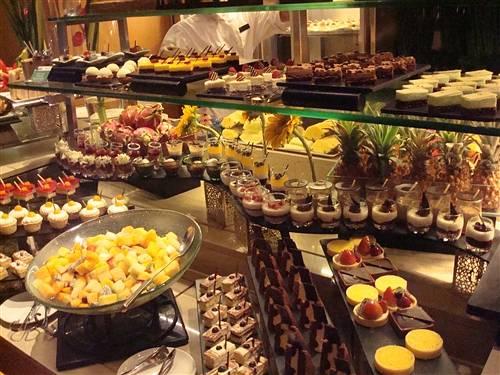 還怕吃不回本？7招教你吃垮自助餐