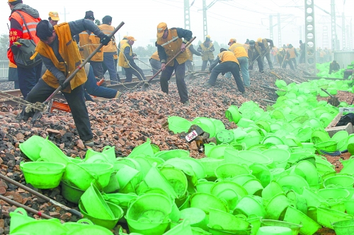 百年京廣鐵路為南水北調(diào)總干渠“讓路” 百年京廣鐵路為南水北調(diào)總干渠“讓路”