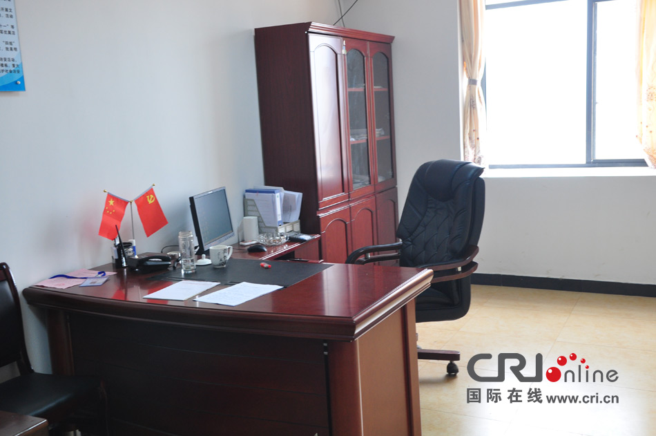 2013年10月21日，長沙云蓋村欠債千萬新建的豪華村部樓。