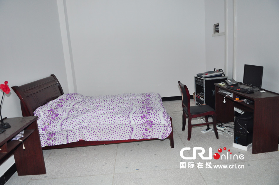 2013年10月21日，長沙云蓋村欠債千萬新建的豪華村部樓。