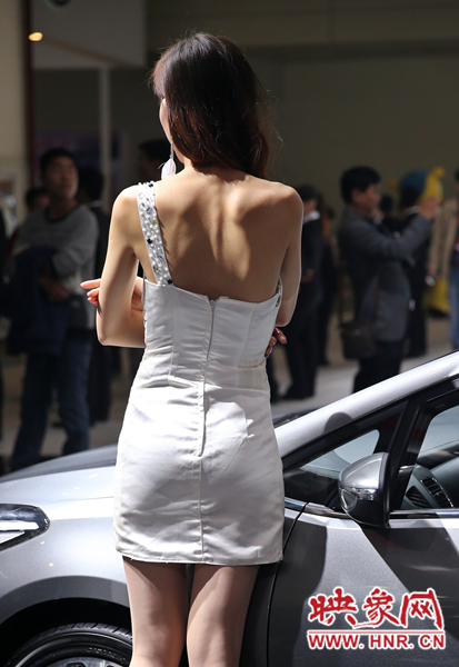 雖然進(jìn)入深秋，車模依然“輕裝”上場(chǎng)。