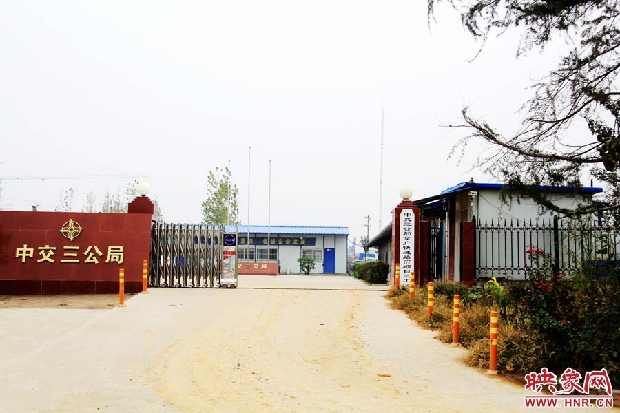 鄭州市京廣快速路南段三工區(qū)項(xiàng)目部還未撤離。