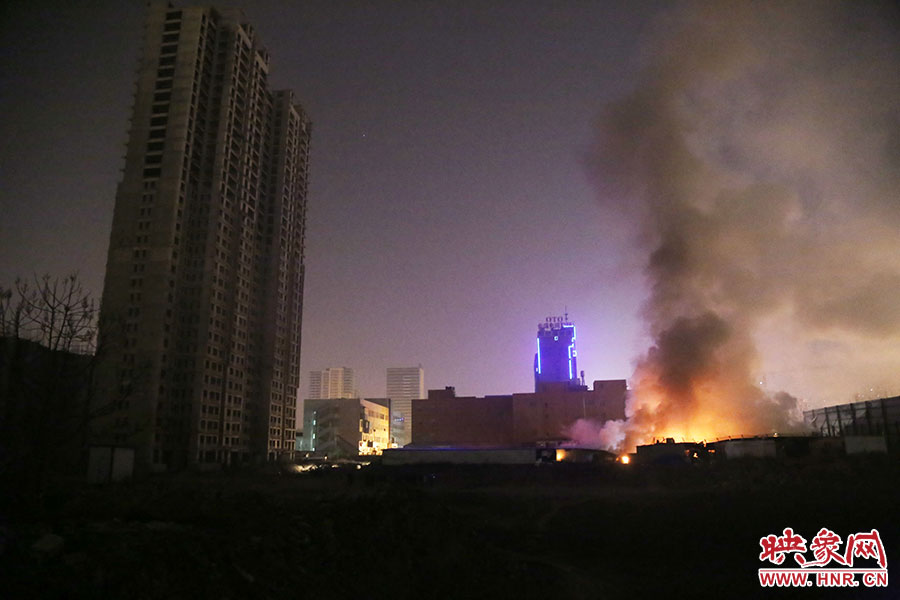 此處工地圍鄭商地產開發(fā)的樓盤