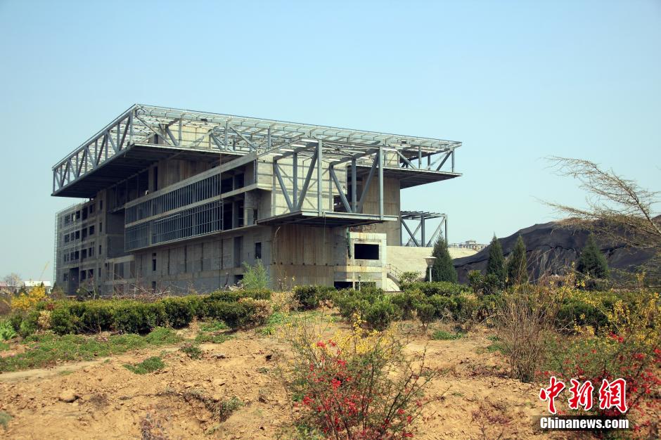 河南“中原之門”大樓投資1.8億爛尾 河南“中原之門”大樓投資1.8億爛尾