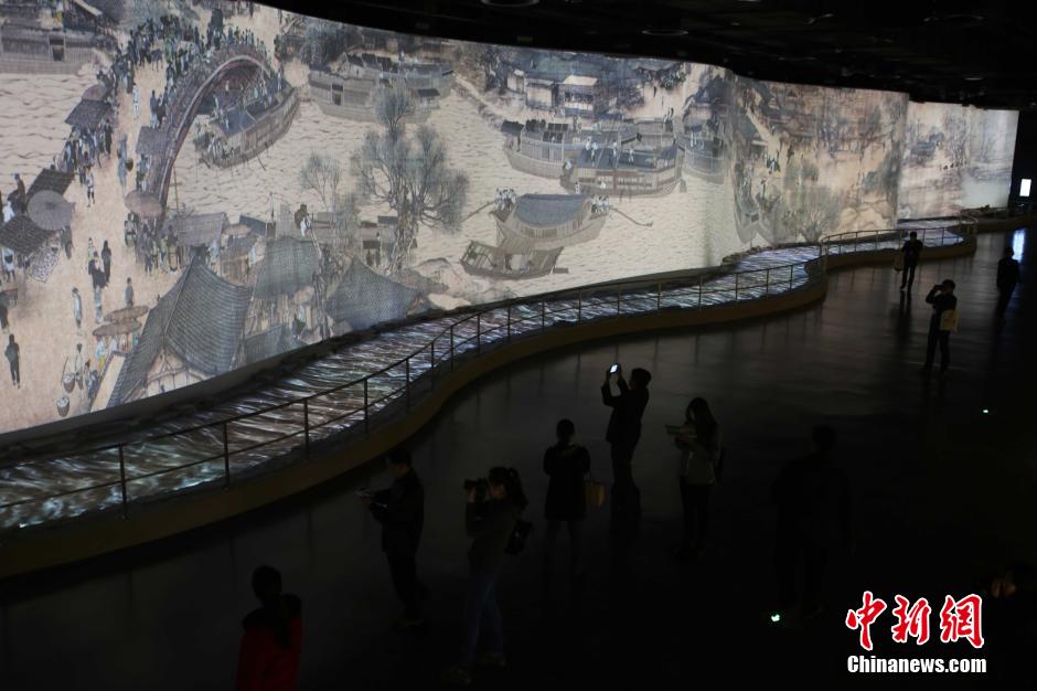 “會動”的《清明上河圖》亮相河南開封 “會動”的《清明上河圖》亮相河南開封