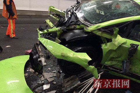 一輛蘭博基尼與一輛法拉利發(fā)生事故，現(xiàn)場狀況慘烈