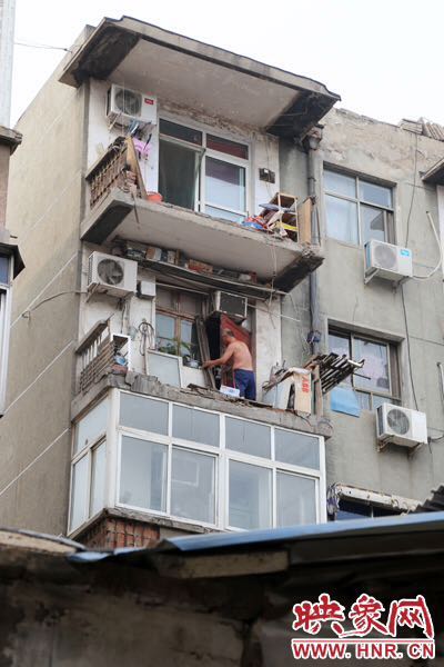 據(jù)了解，該棟房屋建造于1986年，距今已經(jīng)30年。