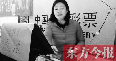 鄭州彩票店老板幫人買(mǎi)彩票中千萬(wàn)大獎(jiǎng) 還給彩民