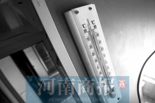 中伏天體驗綠皮車 223斤乘務(wù)員兩個半月瘦53斤