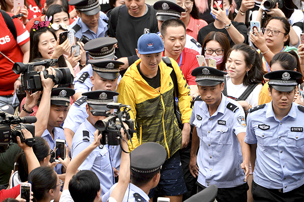 寧澤濤一人帶火一座城：粉絲包場(chǎng)酒店爆滿