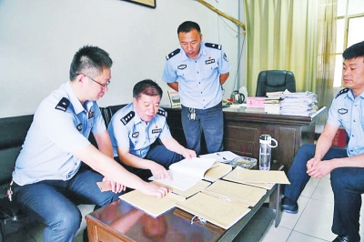 男子身負(fù)命案躲藏15年 靠拾廢品、打零工生活