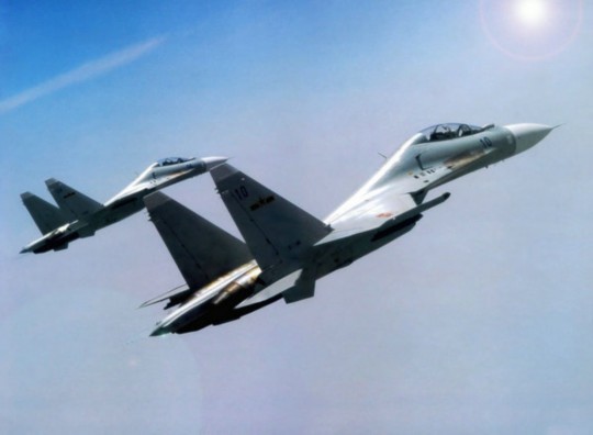 資料圖：解放軍蘇-30戰(zhàn)機。